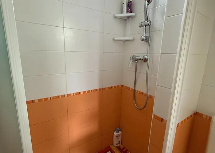 In Our Beachside Flat 比比翁