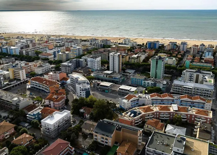 In Our Beachside Flat 比比翁